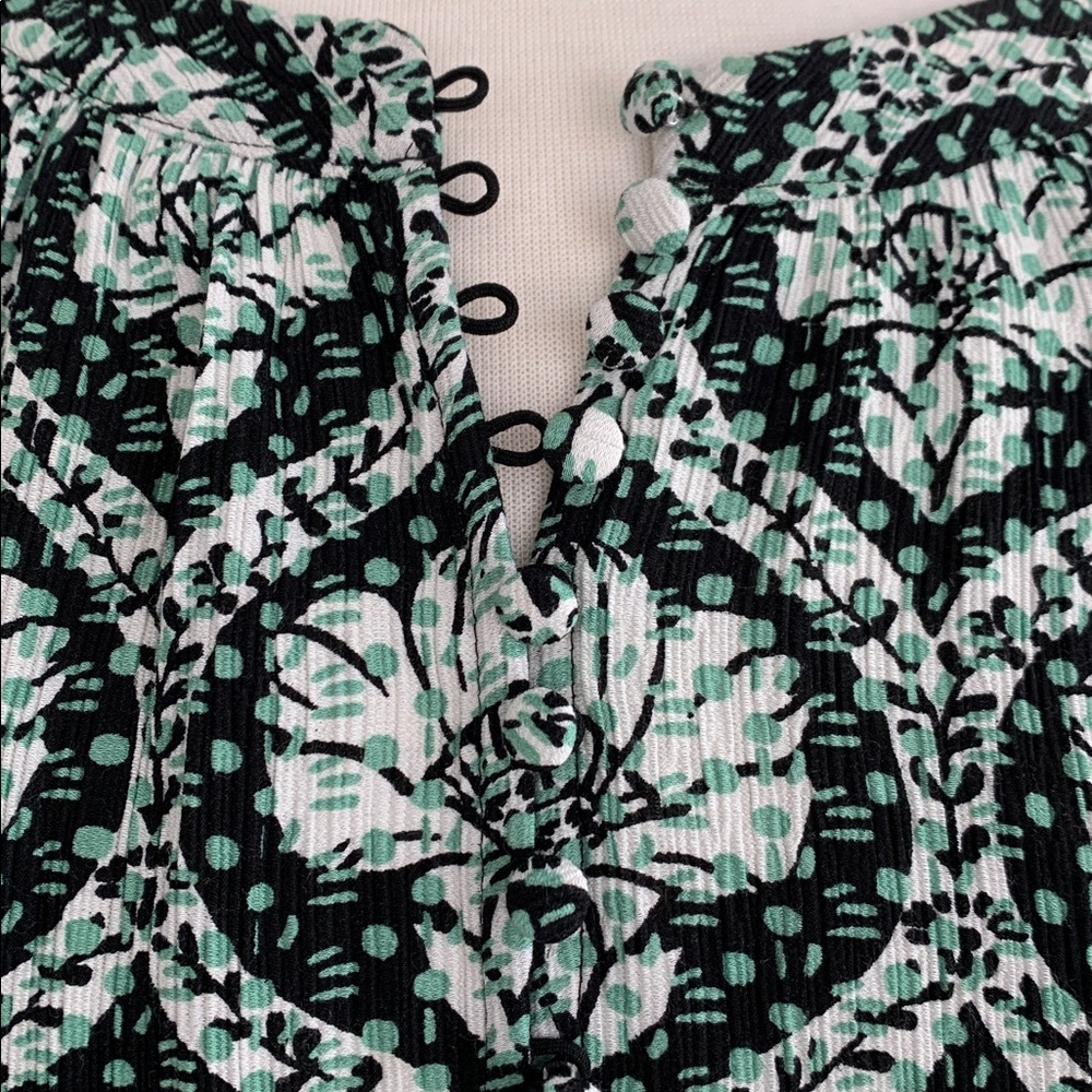 White House Black Market Crinkle Blouse - Picture 7 of 15